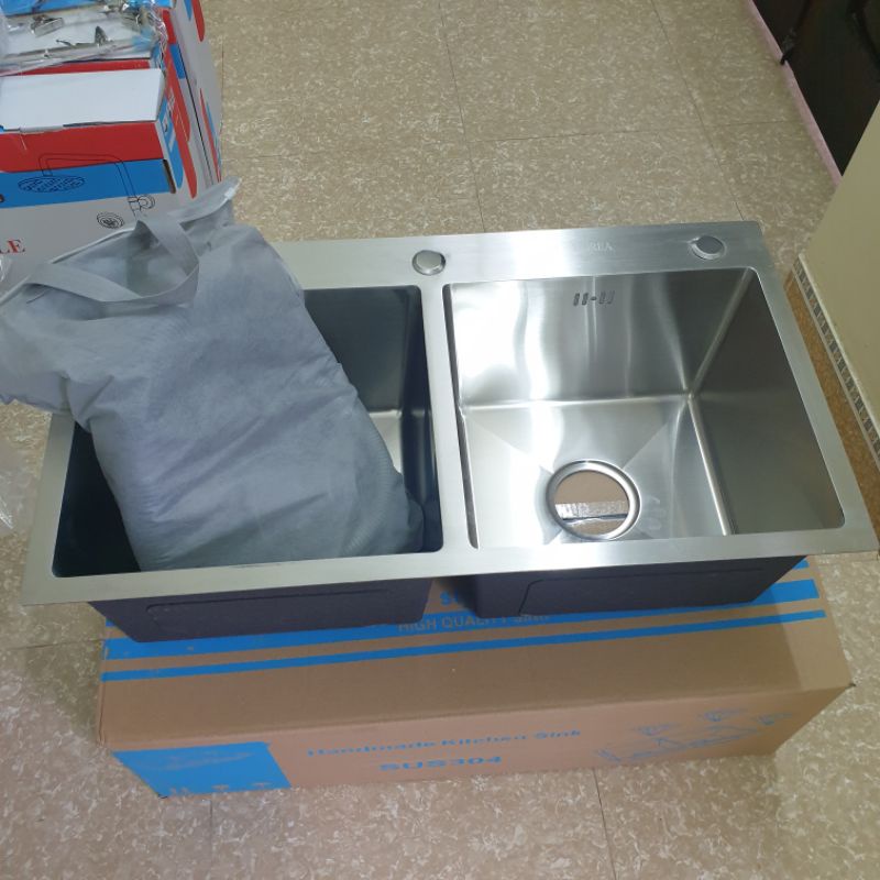 Chậu đúc rửa bát,chén 8245 SUS 304 2 hố cân.Tặng bộ xả.