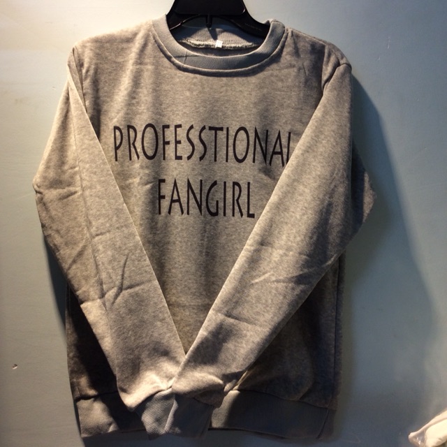 [Ảnh thật] Áo unisex sweater in nỉ bông nhiều màu (38-70kg). word - chữ - professitional fangirl | BigBuy360 - bigbuy360.vn