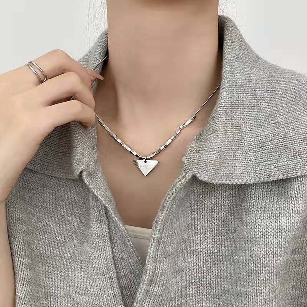 Vòng cổ bằng hợp kim mặt hình tam giác phối hạt cá tính thời trang cho nữ