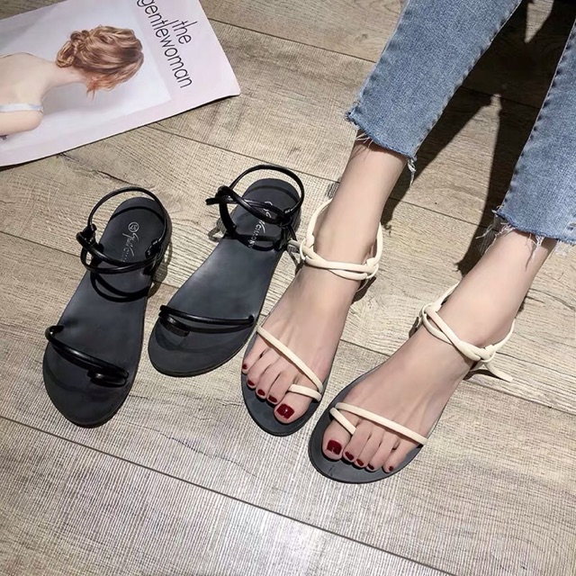 Giày sandal dây ulzzang Hàn Quốc ( có sẵn màu đen sz 38 )