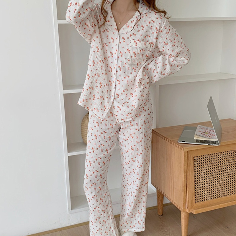 Bộ Đồ Ngủ 2 Món Áo Tay Dài Cổ V Cài Khuy Phối Quần Dài Dáng Rộng In Hoa Dễ Thương