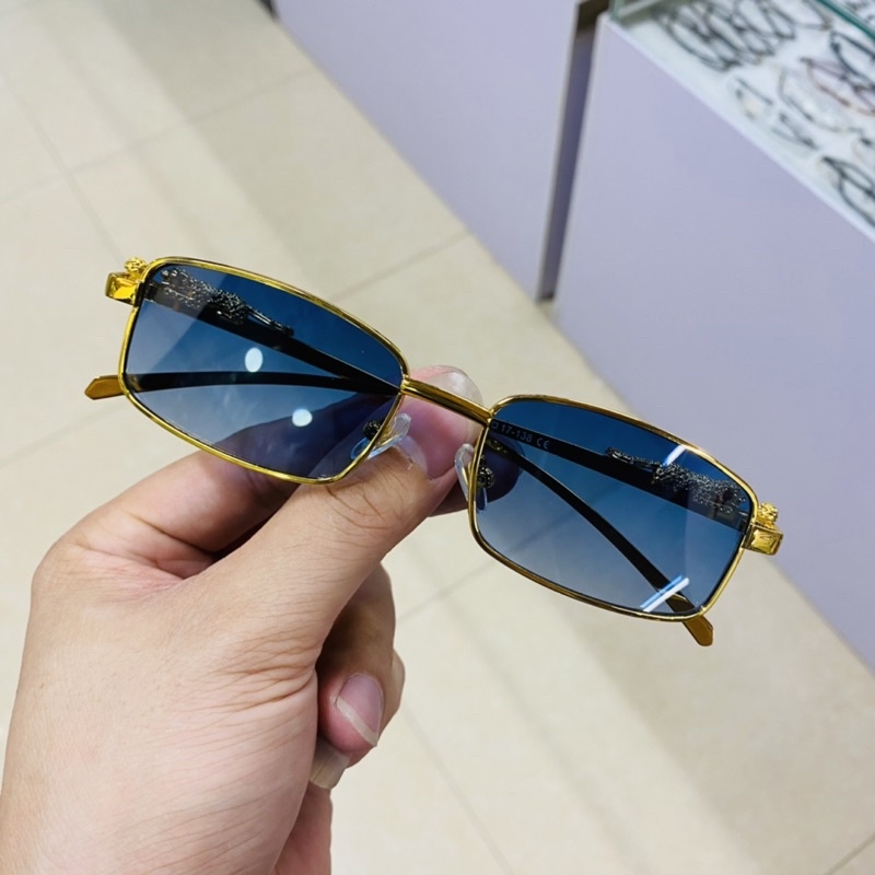 Kính mát nam cao cấp càng kính thiết kế độc đáo,gọng kim loại chắc chắn ôm mặt