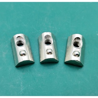 Con chạy nhôm định hình 40m6
