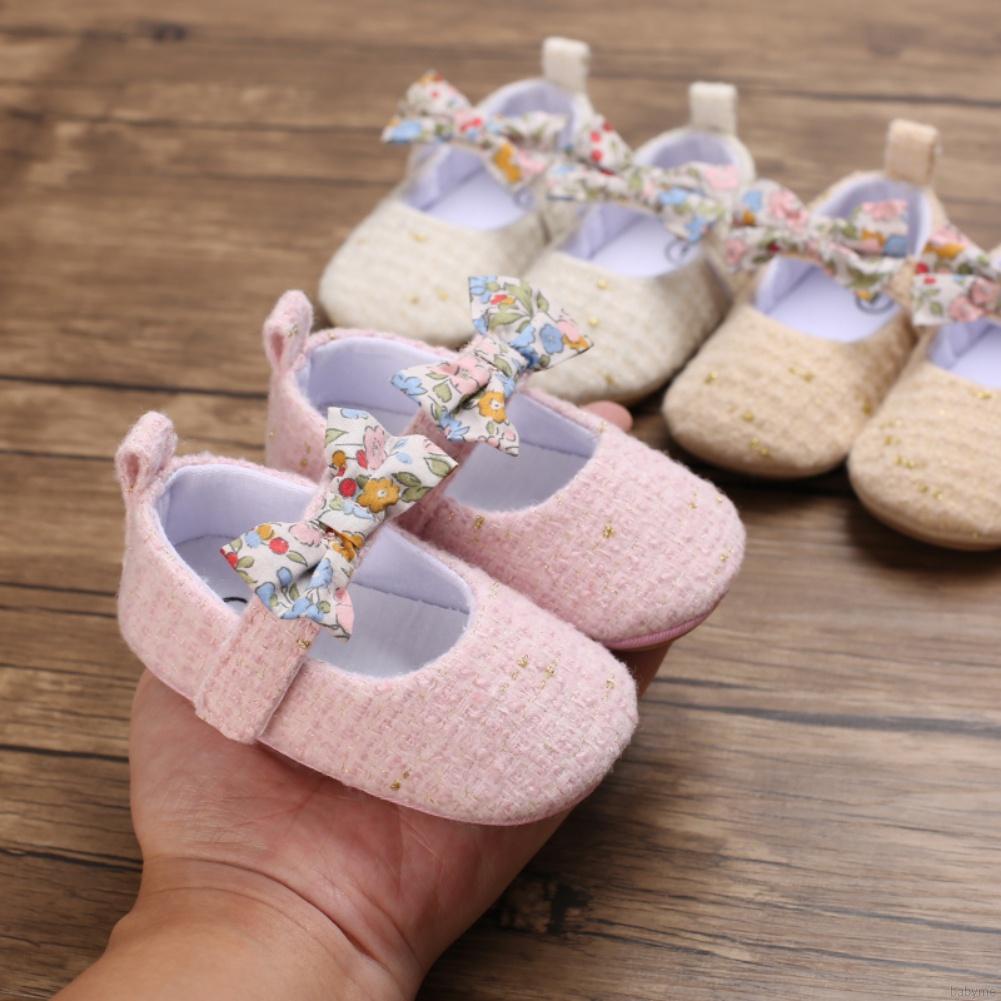 Giày Tập Đi Đế Mềm Chống Trượt Hoạ Tiết Hoa Cho Bé