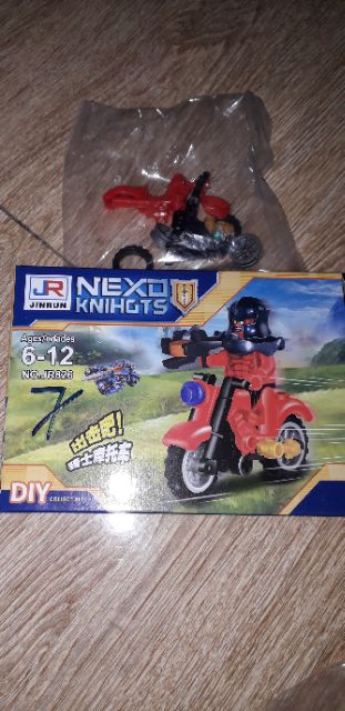 Lắp ráp 1 hộp Lego_Nexo Knihgts 826 Đội quân xe mô tô có nhiều chi tiết bằng nhựa ABS