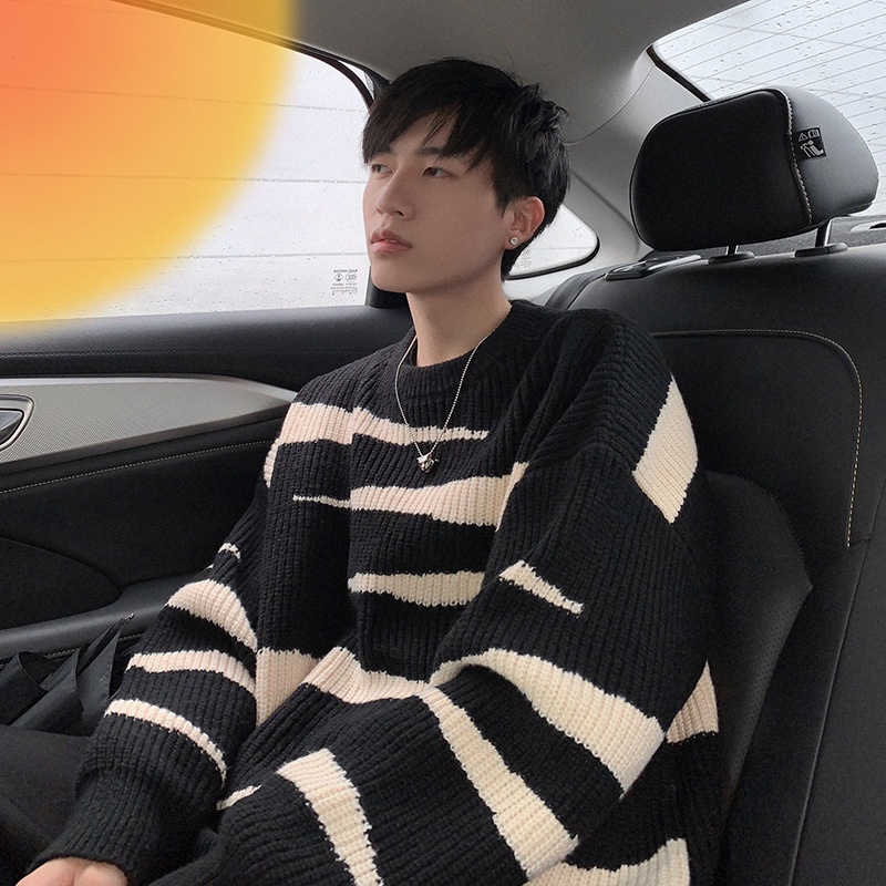 Áo thun sweater cổ thuyền dáng rộng màu sắc tương phản in họa tiết ngựa vằn thời trang thu đông cho nam