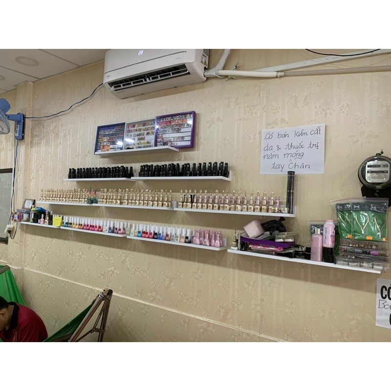 Kệ sơn nail treo tường bằng gỗ màu trắng