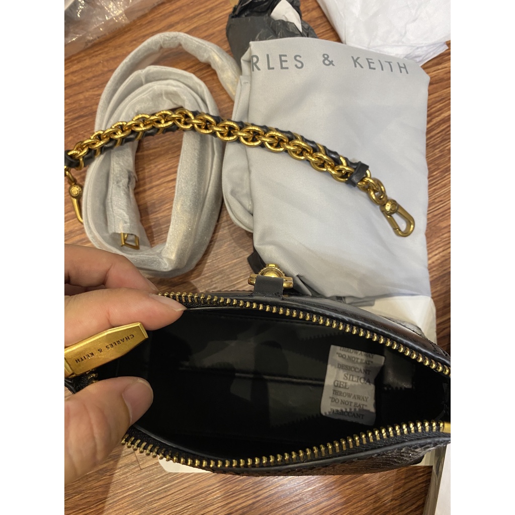 Túi Ck đeo vai mã 50781562 size 20