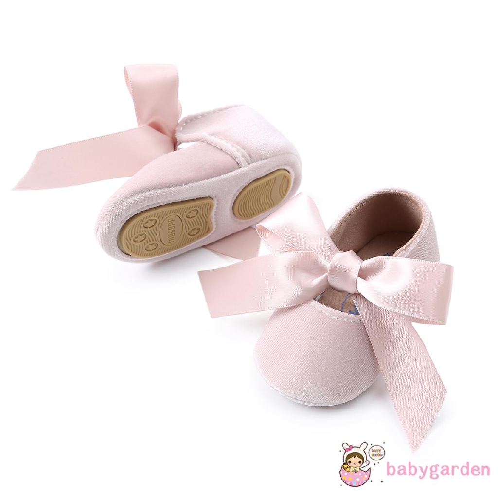 Giày em bé kiểu dáng thời trang