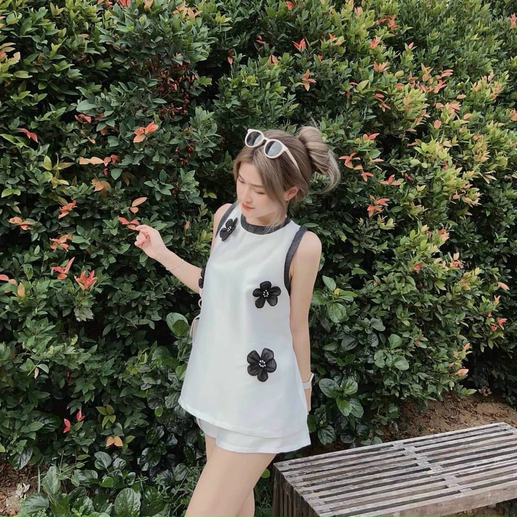 Set áo họa tiết hoa và quần ngắn xinh xắn