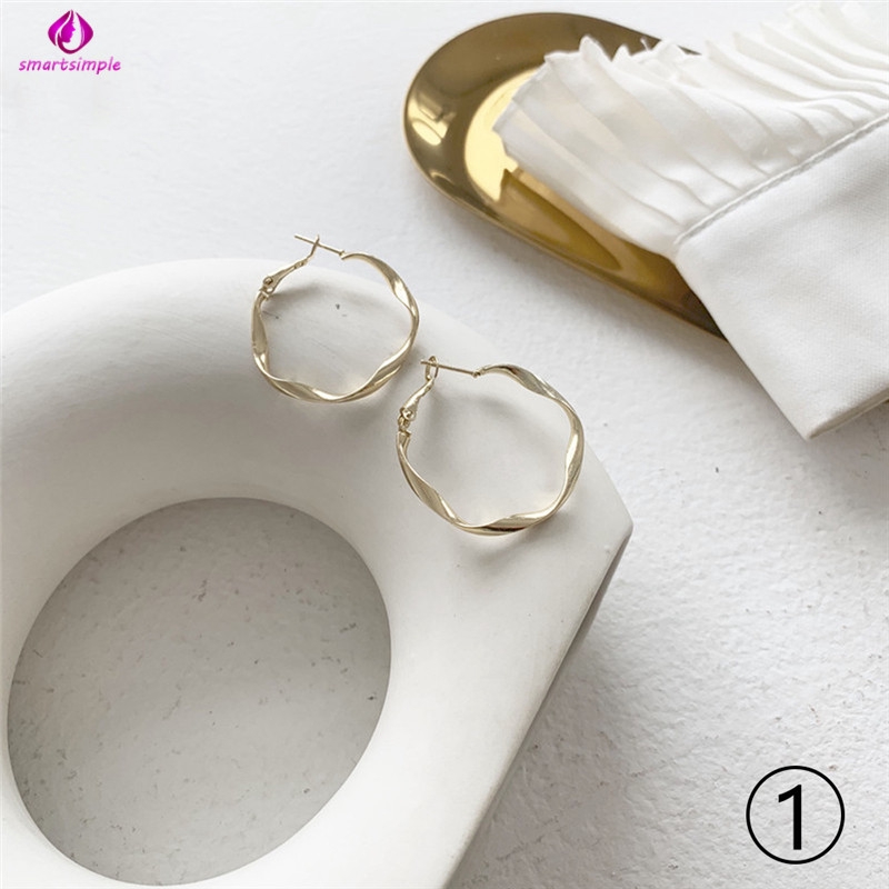 Đôi Khuyên Tai Hình Tròn Thiết Kế Đơn Giản Thời Trang Cho Nữ