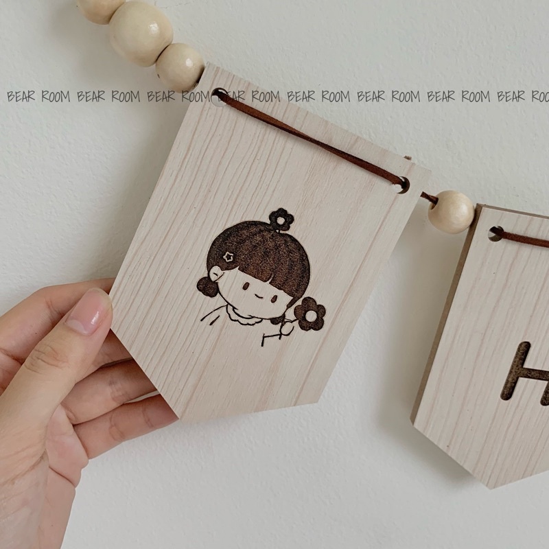 Cờ gỗ khắc tên bé theo yêu cầu