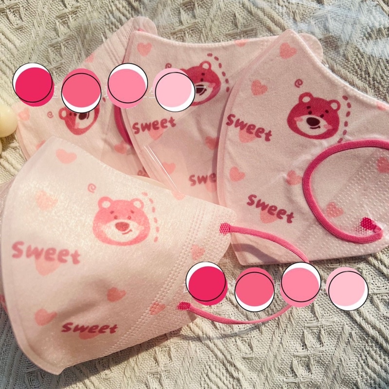 Khẩu trang hồng 3D họa tiết gấu dâu Lotso siêu dễ thương