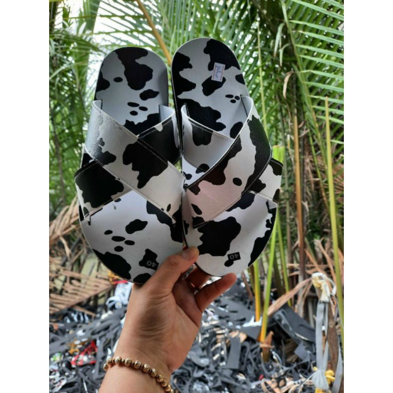 dép bò sữa quai chéo