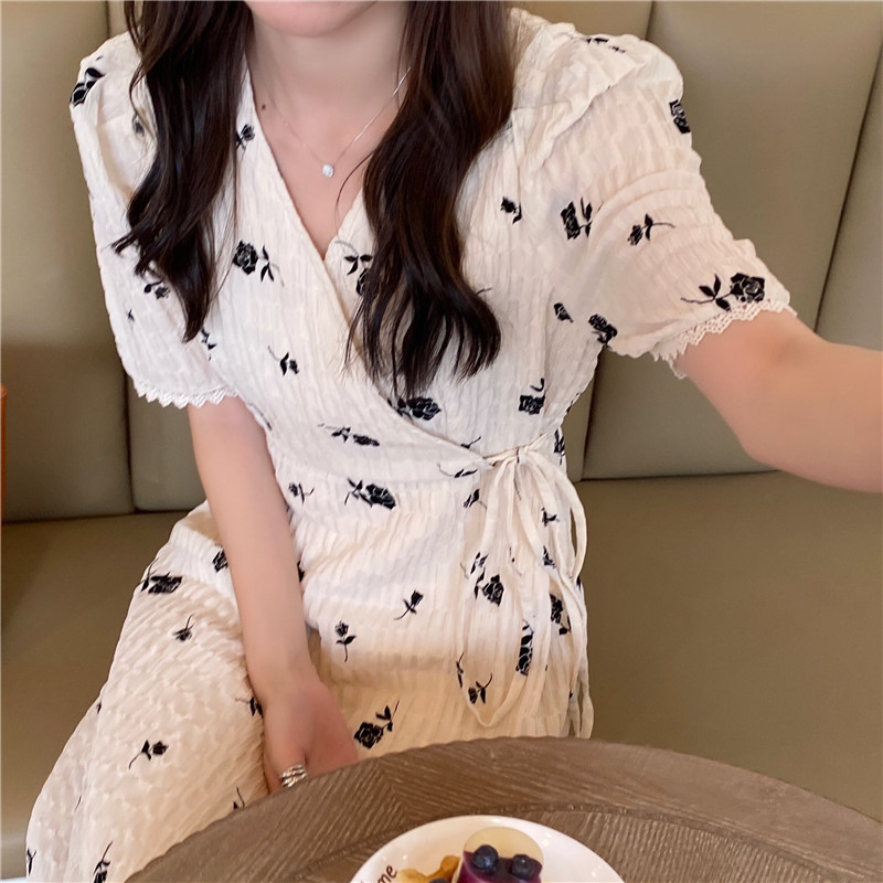 Đầm Midi Hoạ Tiết Hoa Phong Cách Hàn Quốc