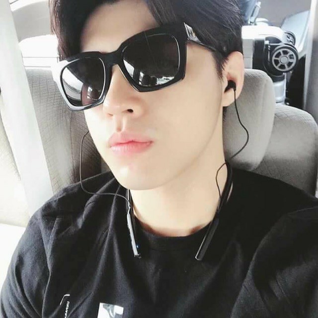 Kính V đen râm | BigBuy360 - bigbuy360.vn