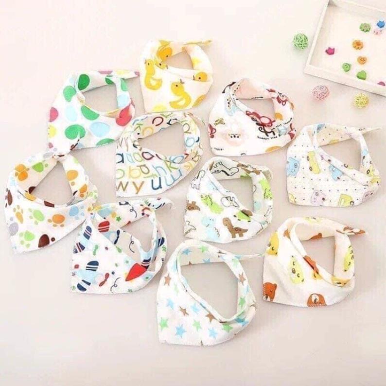 Khăn yếm tam giác chất liệu cotton siêu mềm không xù lông 2 lớp có cúc bấm cho bé