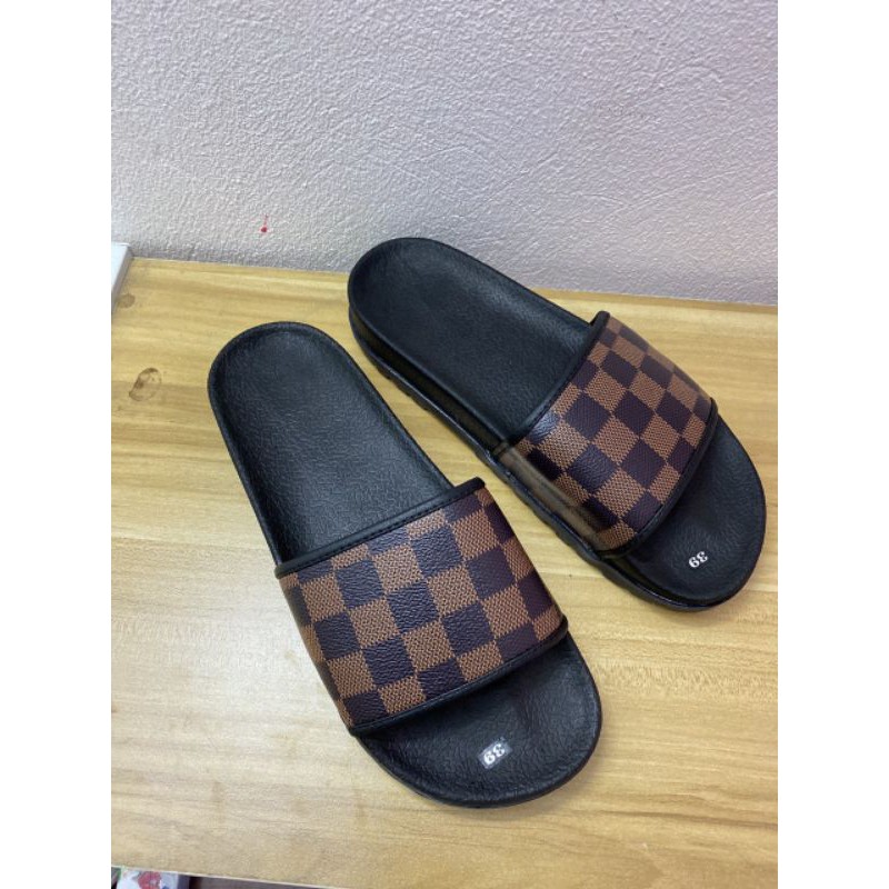 Dép quai ngang lv nâu siêu mới hot trend