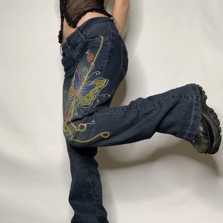 Quần ống loe denim cạp thấp thêu