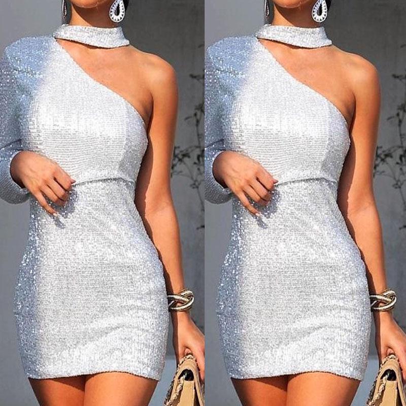 Đầm ôm dáng đính kim tuyến lấp lánh