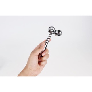 Thanh lăn nano bạc Dark silver roller Wellderma