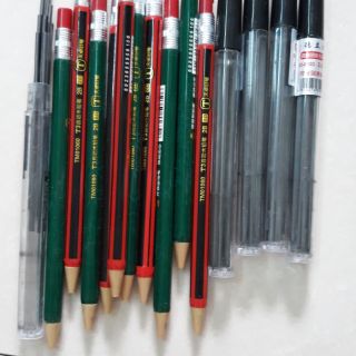 10 viết chì bấm và 5 hộp ngòi.