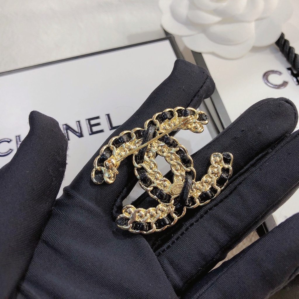 Ghim cài áo hình logo đính đá giả thời trang