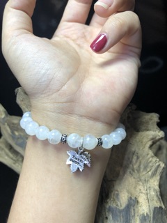 Vòng tay đá mặt trăng mix charm bạc