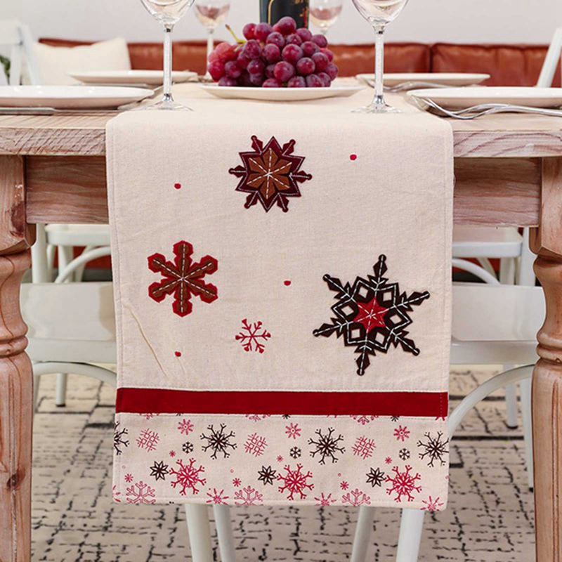 Khăn trải giữa bàn ăn bằng vải lanh trang trí phong cách Giáng Sinh