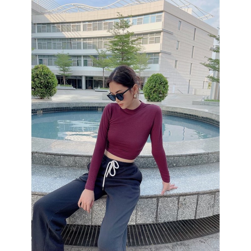 Áo croptop tay dài cổ tròn