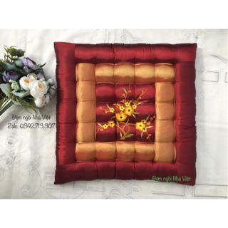 ĐỆM NGỒI BỆT TRANG TRI THÊU HOA MAI CỠ NHỎ 40cm