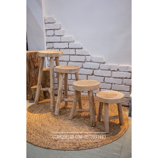 Ghế đôn gỗ tự nhiên thô mộc dáng 3 chân mặt tròn