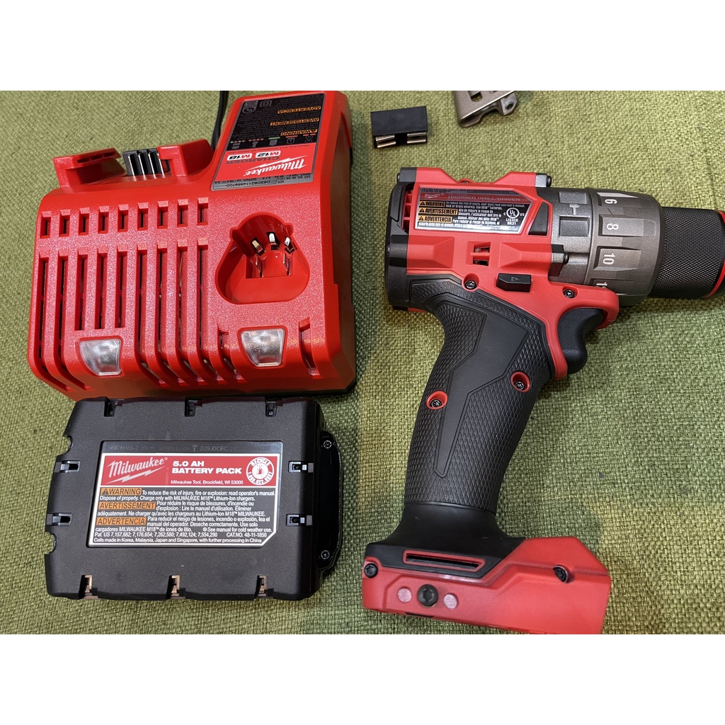 Máy khoan pin milwaukee 2904 M18