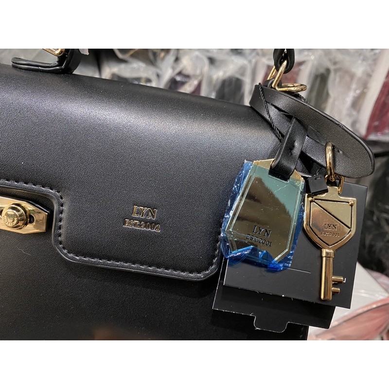 ❥ 𝐓𝐮́𝐢 𝐭𝐚𝐲 𝐜𝐚̂̀𝐦 𝐋𝐲𝐧 𝐅𝐈𝐍𝐄𝐍𝐄𝐒𝐒 màu đen