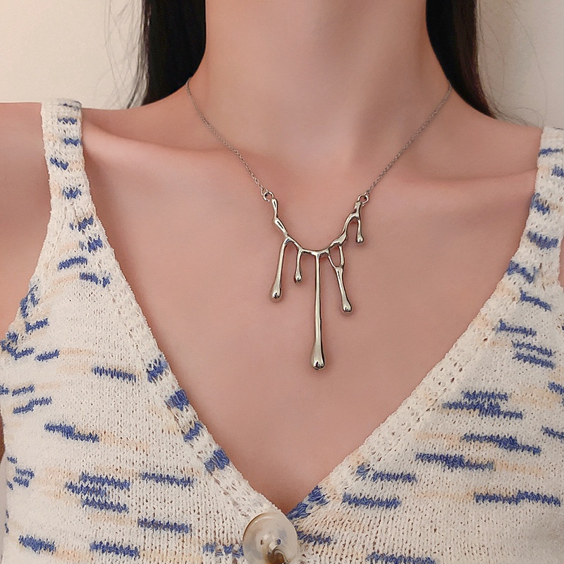 Vòng cổ thiết kế kiểu dáng độc đáo thời trang mùa hè sang trọng