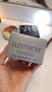 Phấn phủ Laura mercier