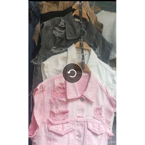 Áo gile bò rách tả tơi