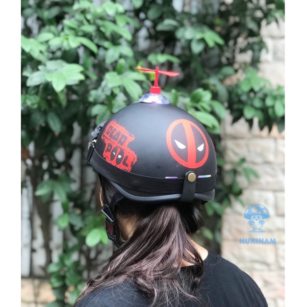 Chong chóng gắn mũ bảo hiểm