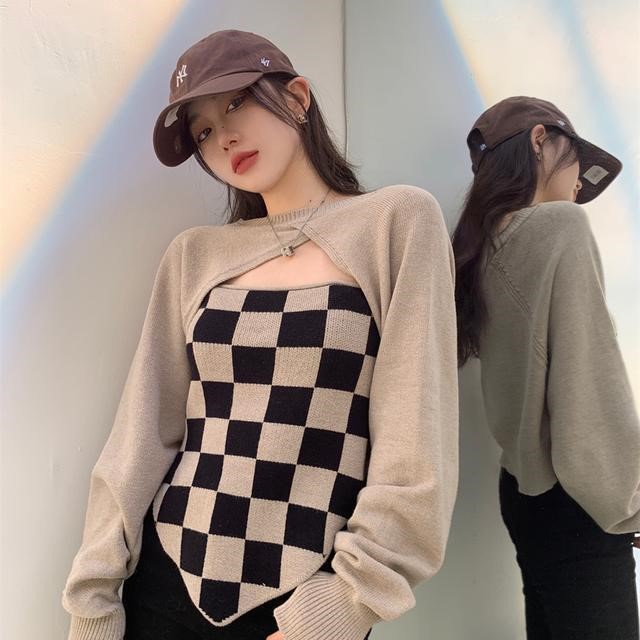 Set áo len tay dài màu trơn kèm áo yếm họa tiết caro xinh xắn dành cho nữ