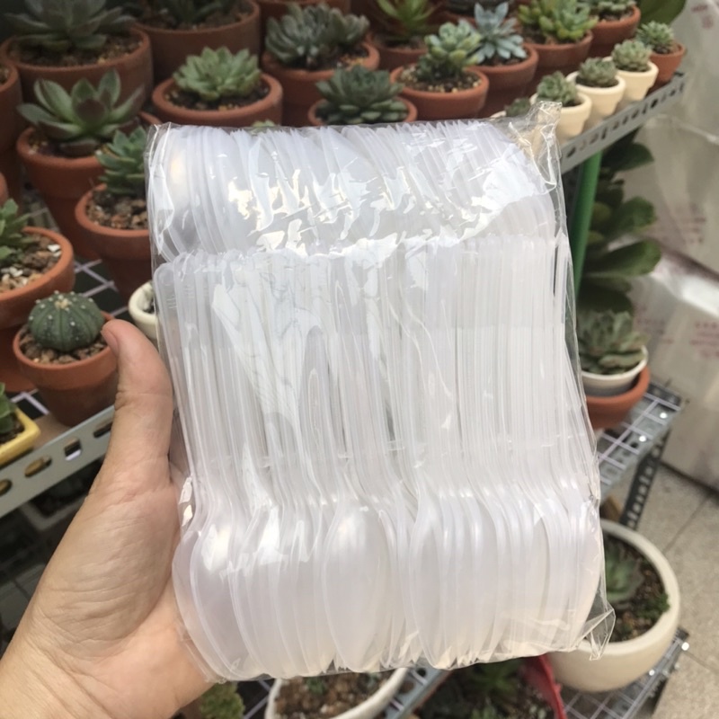 1bich muỗng nhựa trong chắc chắn dùng 1 lần