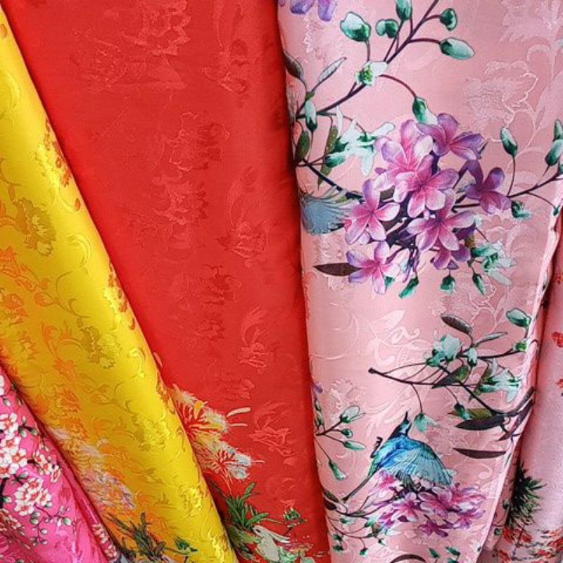 Vải gấm hoa chân