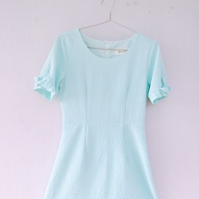Váy xanh mint