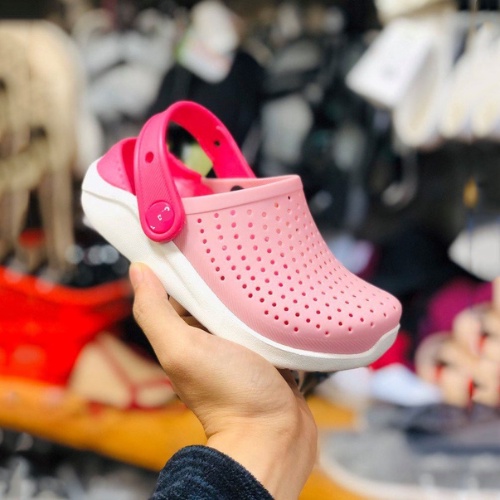 Dép sục nhựa bít đầu liter dành cho bé màu hồng phấn êm, mềm, k hôi chân, bám sàn tặng 10 stic