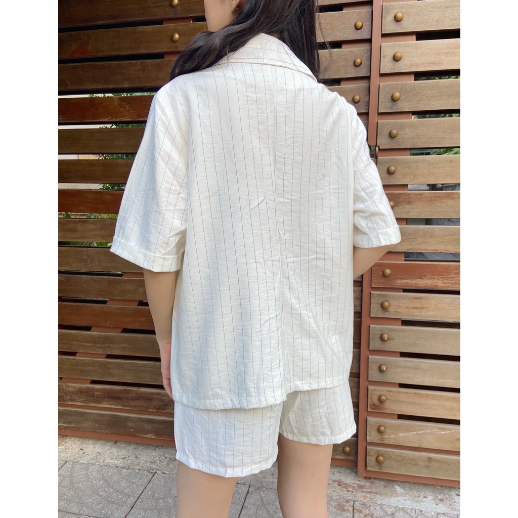 Set Đồ Nữ, Áo Quần, Cách Điệu Quần Có Túi, Cổ Áo Vest, Có Cúc Cài, Hai Túi Trước, Màu Trắng Sọc - Lovadova 22O05C001