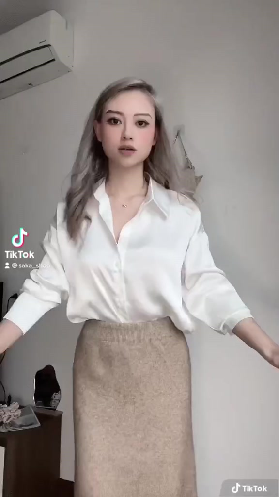 Áo sơ mi lụa nữ dài tay dáng rộng trơn màu phong cách Hàn | BigBuy360 - bigbuy360.vn