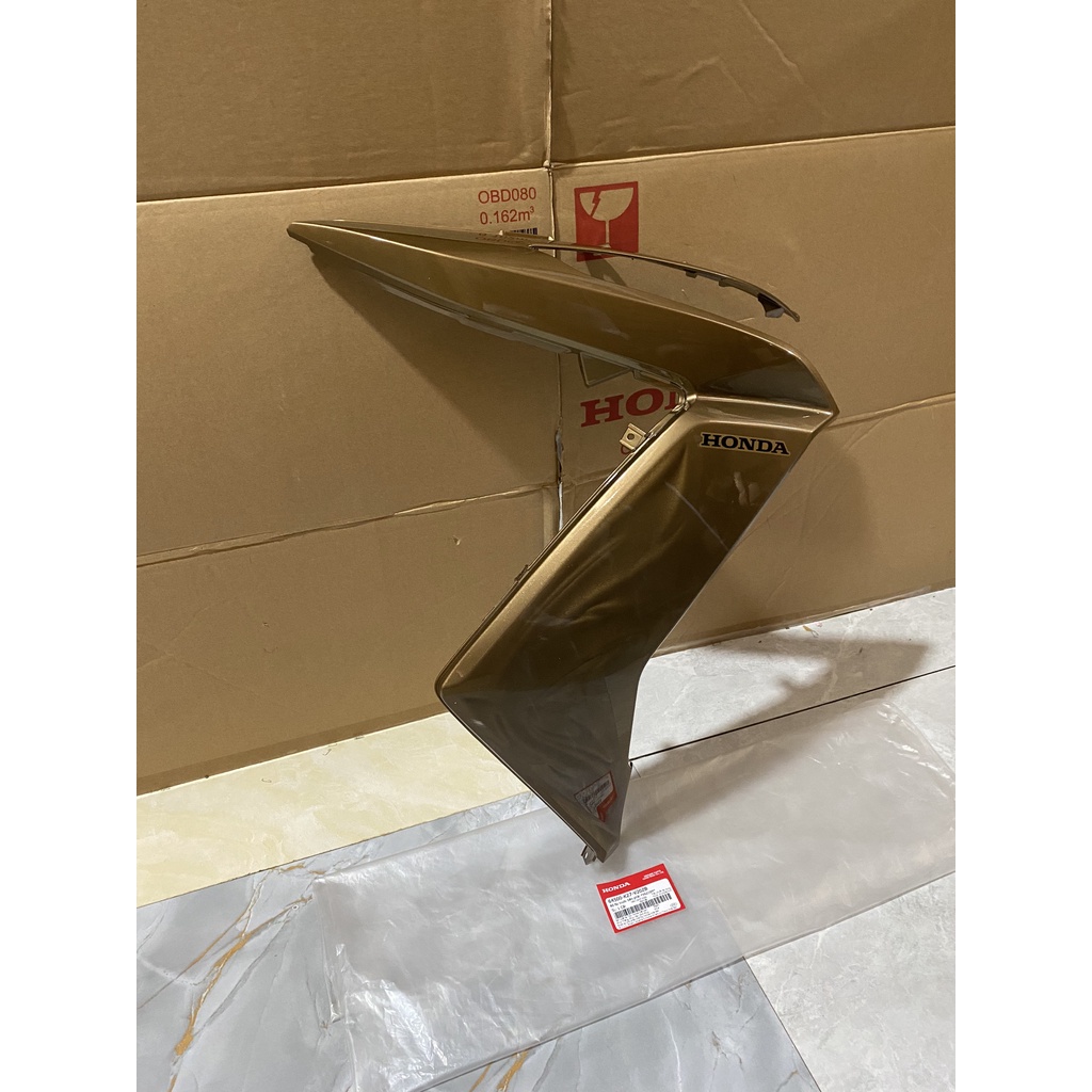 Bộ ốp trước bên phải - cánh yếm phải HONDA  AIR BLADE 125 năm 2013-2014 màu Vàng đen.
