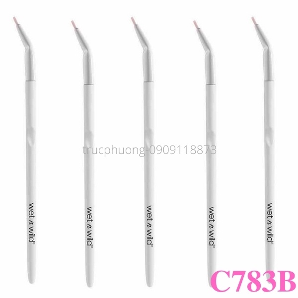 Cọ vẽ viền mắt eyeliner C783B thiết kế cong phần đầu giúp dễ dàng vẽ eyliner góc mắt cũng như độ to nhỏ nét vẽ eyeliner