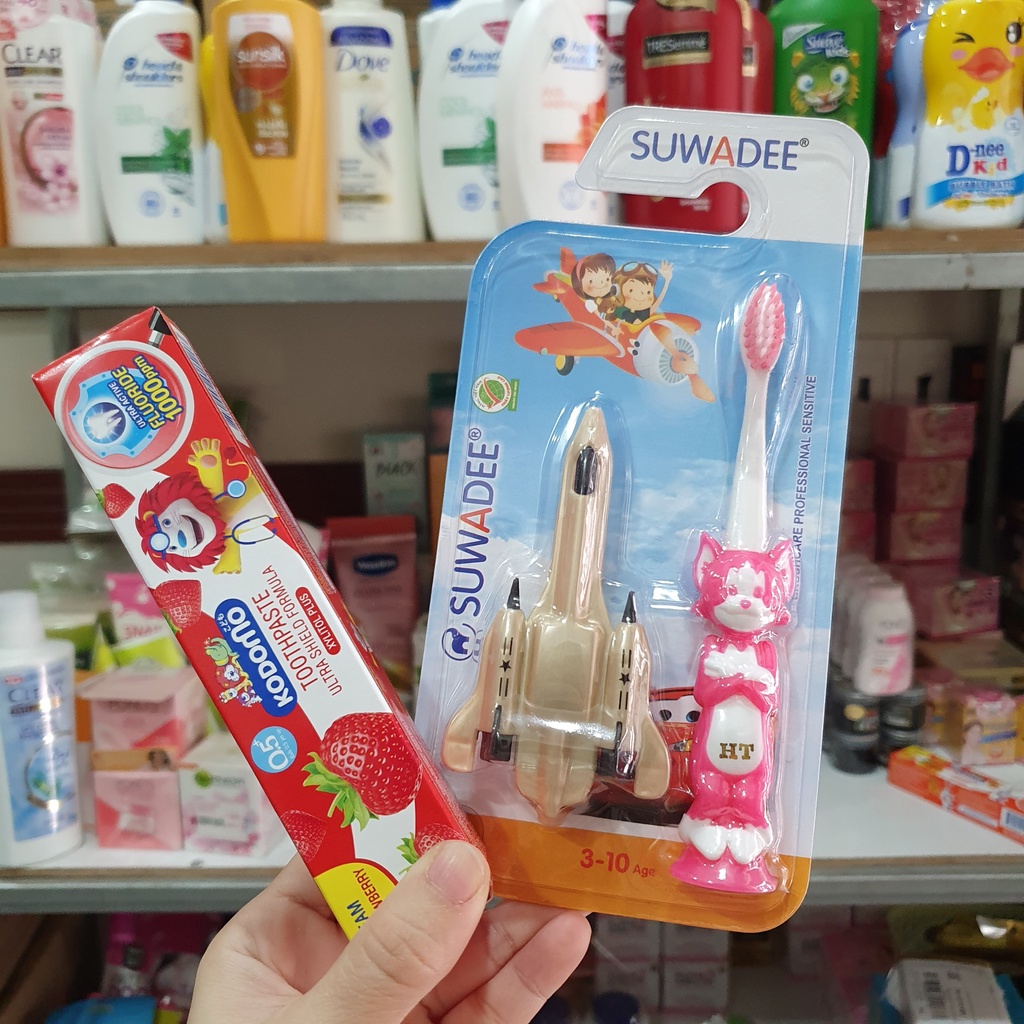 Combo Bàn Chải Và Kem Đánh Răng Cho Bé Kodomo Thái Lan 40g