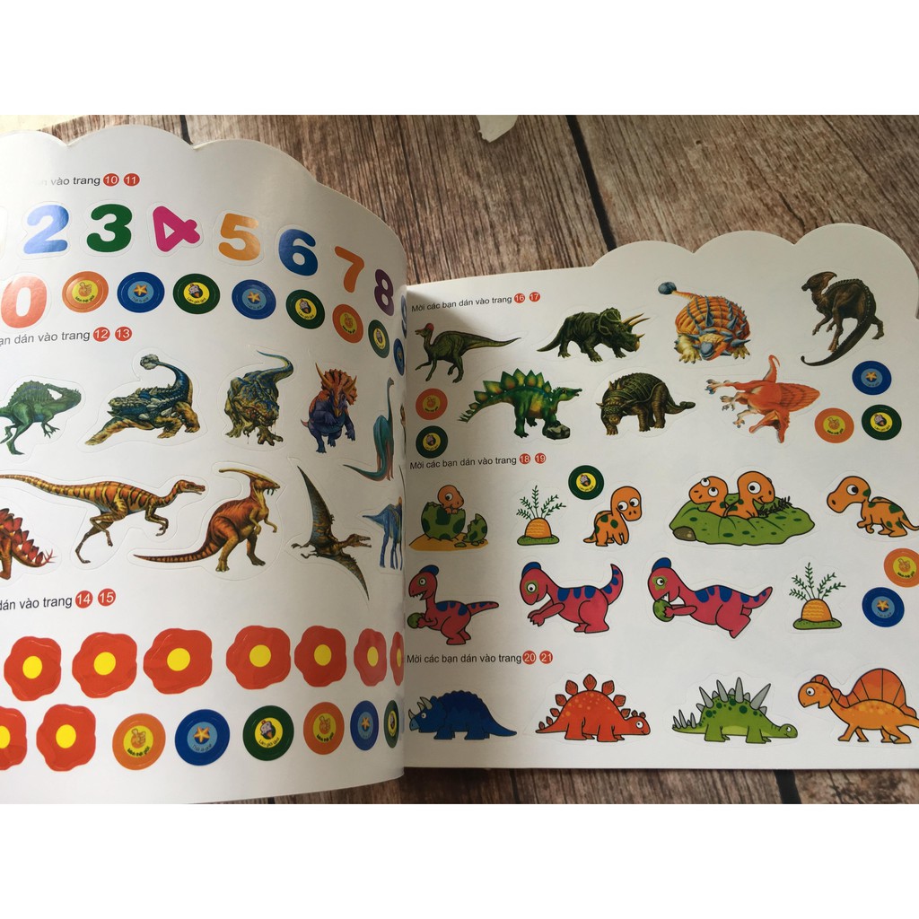 Sách - 200 Miếng Bóc Dán Thông Minh- Khủng Long (2-6 tuổi) Gigabook