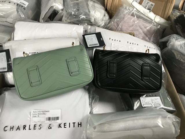 Túi LYN huy hiệu size 18